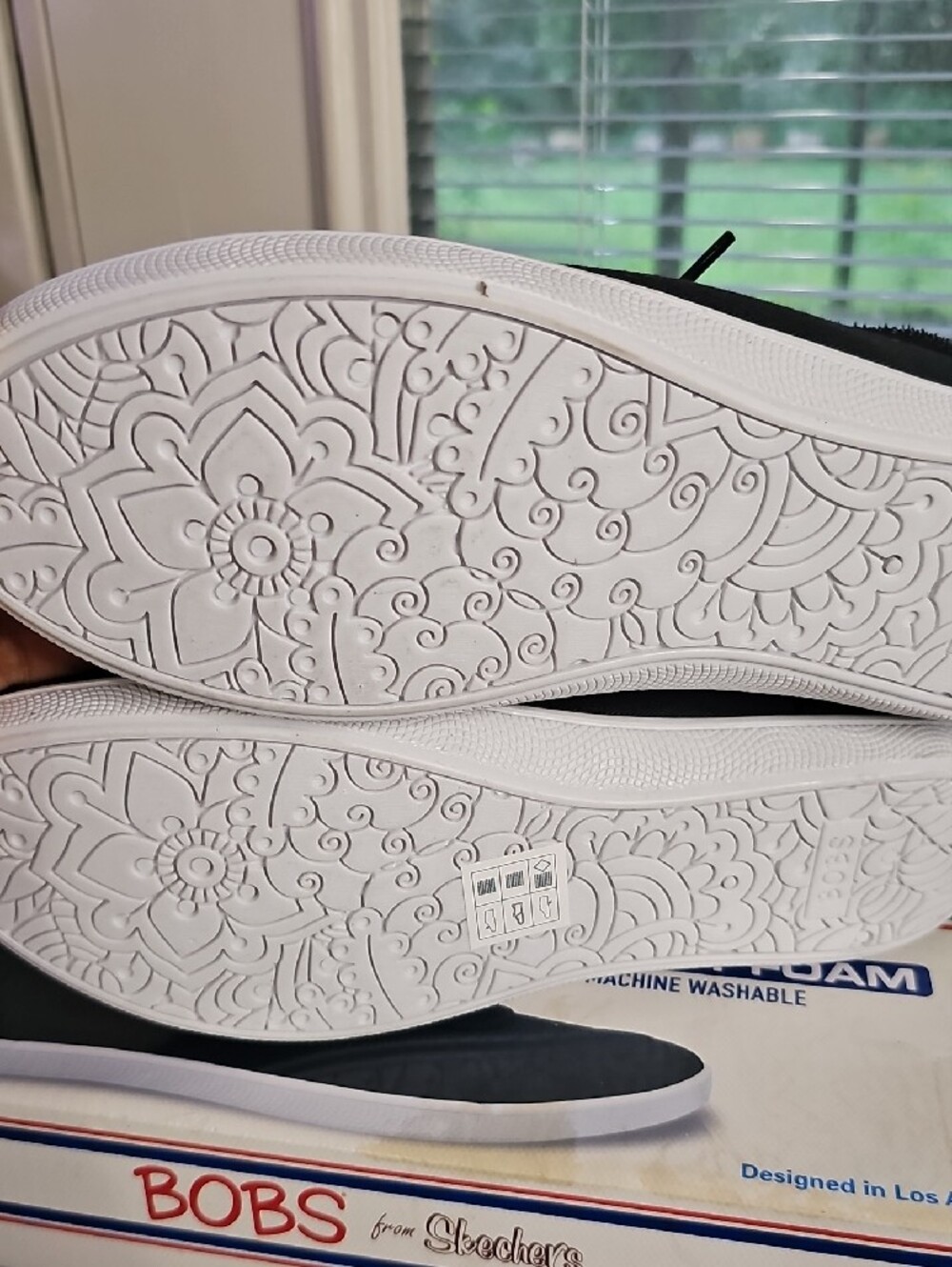 NIB-BOBS from Skechers Women's SZ 8 Black Canvas Lace-Up Sneaker with White Sole - Picture 8 of 10